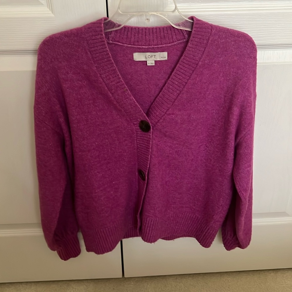 Beautiful like new oversized cardigan in fuschia